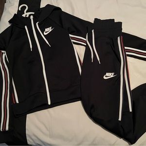 Nike Jogging suit size small